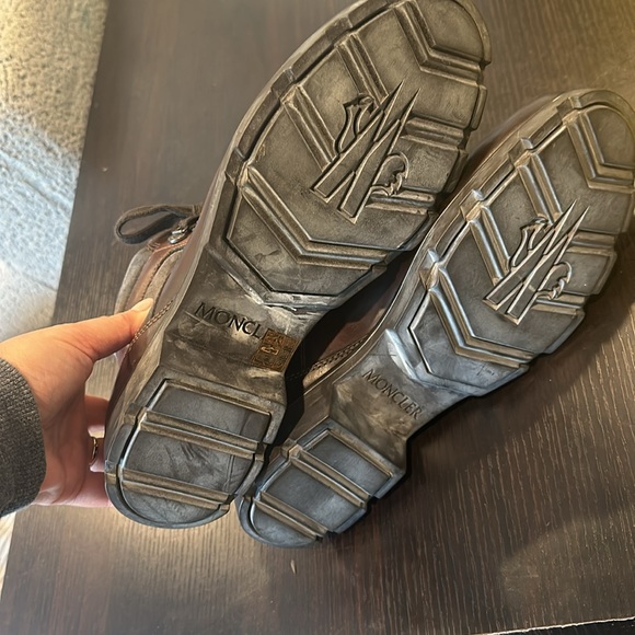 - Moncler brown boots. Size 43 - Picture 5 of 11